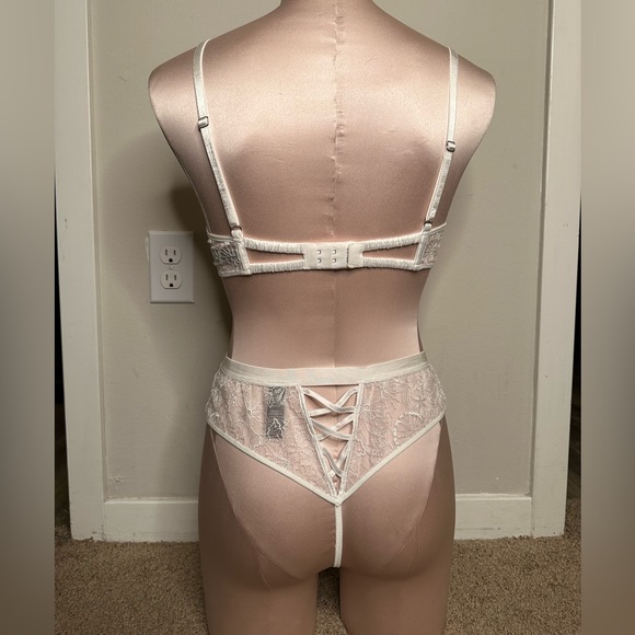 Embroidered set - Picture 3 of 4